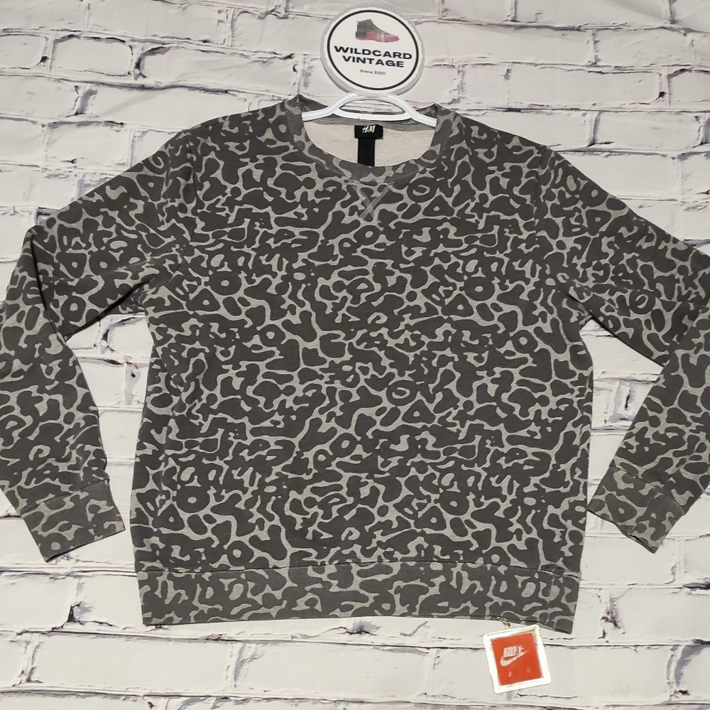 ( Jordan III style Elephant Print ) H&M Crew Neck Sweater size large